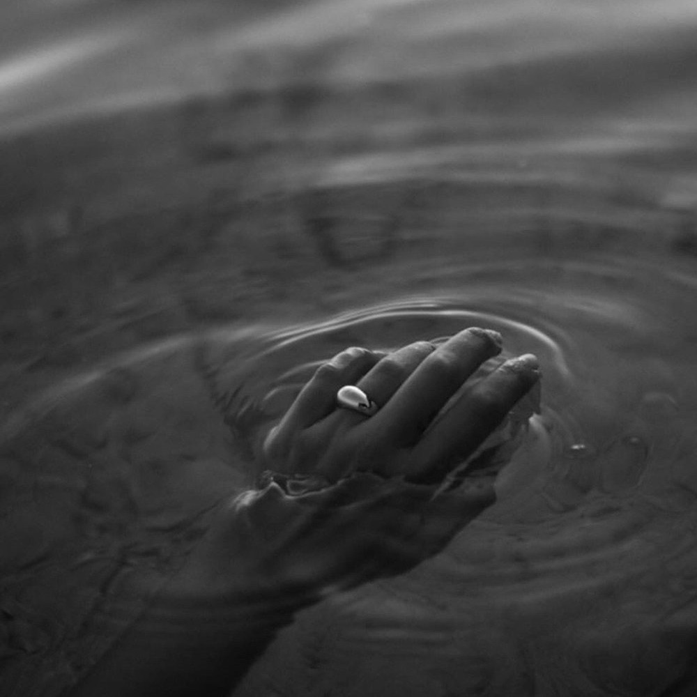 Globe ring- 14k gold. Size 7 3/4.